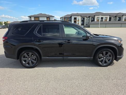 Used 2025 Honda Pilot Sport image 14