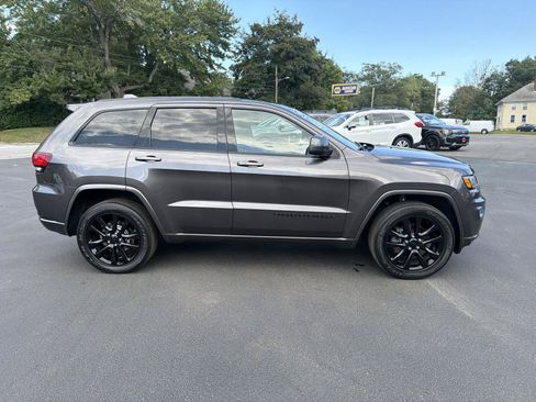 Used 2019 Jeep Grand Cherokee Altitude AWD/4WD image 6