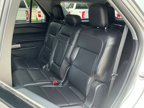 Used 2023 Ford Explorer XLT w/ Equipment Group 202A RWD image 29