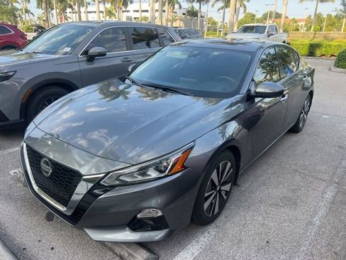 Used 2021 Nissan Altima 2.5 SL FWD image 1