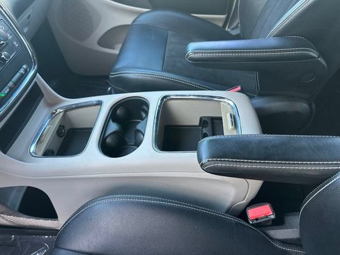 Used 2019 Dodge Grand Caravan SXT FWD image 22