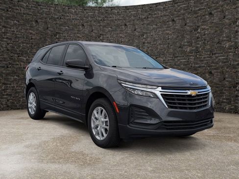Used 2022 Chevrolet Equinox LS AWD/4WD image 2