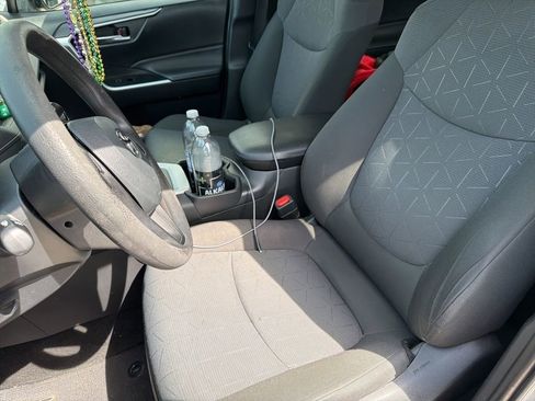 Used 2022 Toyota RAV4 XLE AWD/4WD image 24