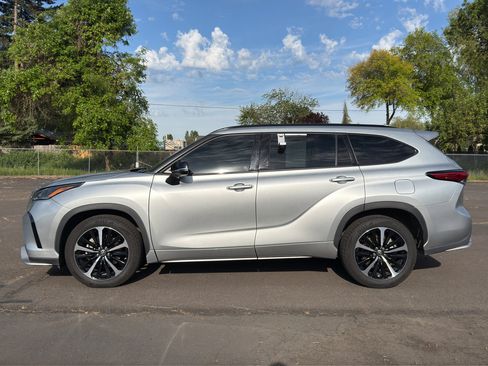 Used 2021 Toyota Highlander XSE AWD/4WD image 20
