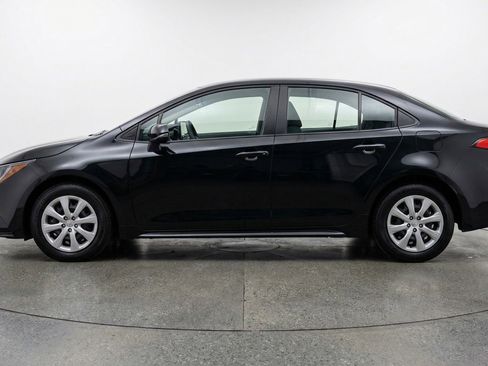 Used 2025 Toyota Corolla LE FWD image 5