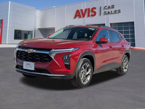 Used 2025 Chevrolet Trax LT w/ LT Convenience Package image 1