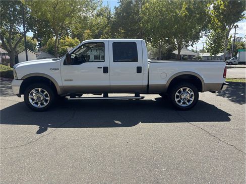 Used 2005 Ford F250 Lariat AWD/4WD image 2
