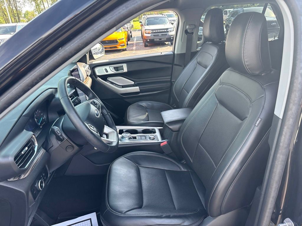 Used 2024 Ford Explorer Limited w/ Limited Technology Package AWD/4WD image 26