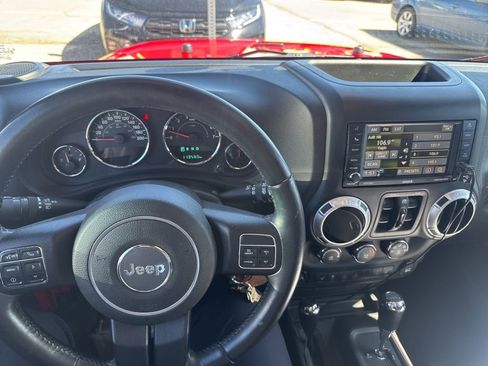 Used 2015 Jeep Wrangler Unlimited Sahara w/ Connectivity Group image 7
