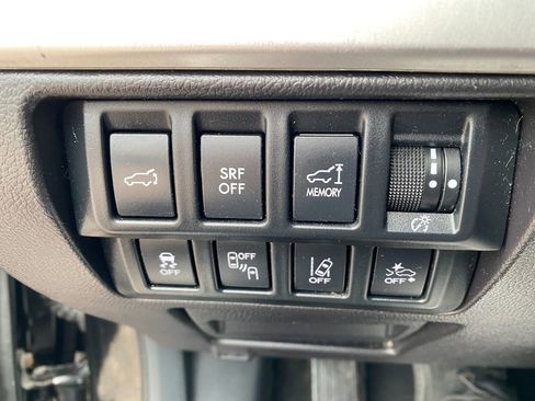 Used 2016 Subaru Outback 3.6R Limited AWD/4WD image 23