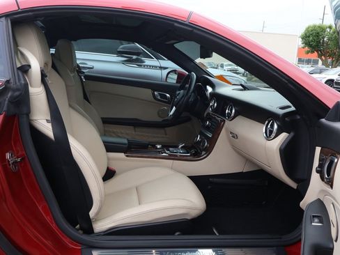 Used 2016 Mercedes-Benz SLK 300 image 35