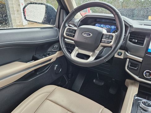 Used 2024 Ford Expedition XLT image 9