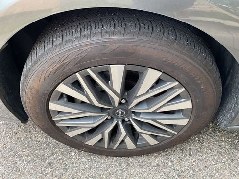 Used 2024 Nissan Altima 2.5 SV AWD/4WD image 5