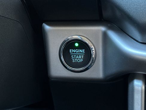 Used 2024 Ford Expedition Max XLT image 23