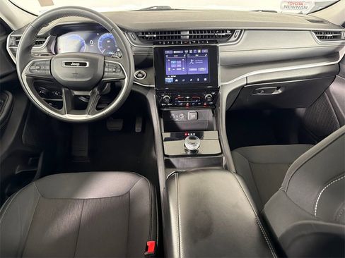 Used 2023 Jeep Grand Cherokee Laredo image 22