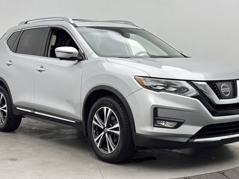 Used 2017 Nissan Rogue SL w/ SL Premium Package FWD image 3