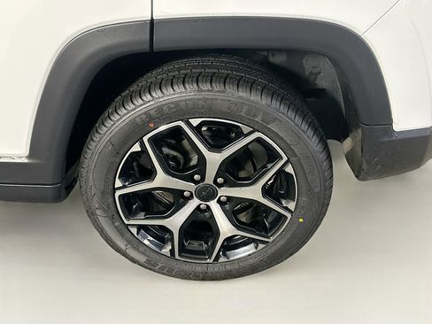 Used 2025 Jeep Compass Limited image 11