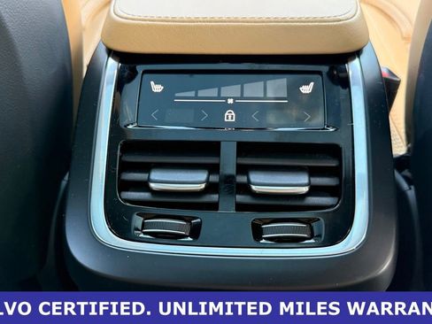 Certified 2024 Volvo XC90 T8 Ultimate w/ Lounge Package AWD/4WD image 18