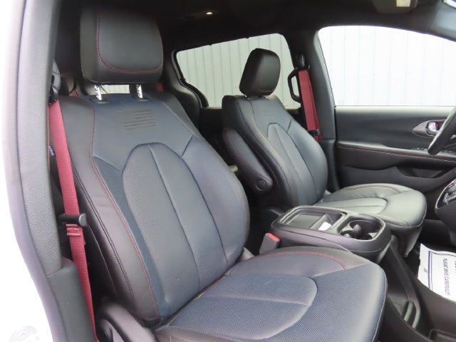 New 2027 Chrysler Pacifica Select AWD/4WD image 23