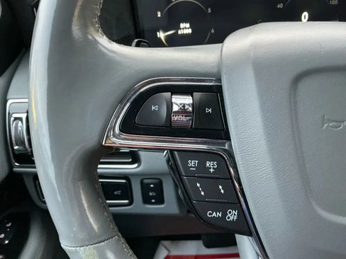 Used 2018 Lincoln Navigator Select w/ Technology Package image 25