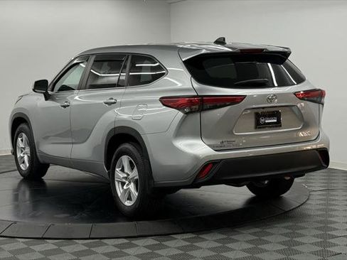 Certified 2023 Toyota Highlander L image 10