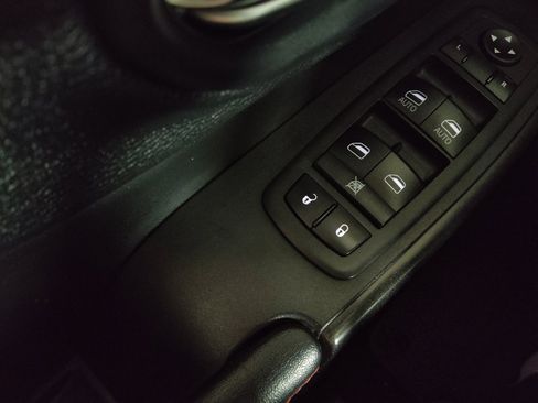 Used 2020 Jeep Cherokee Trailhawk image 27