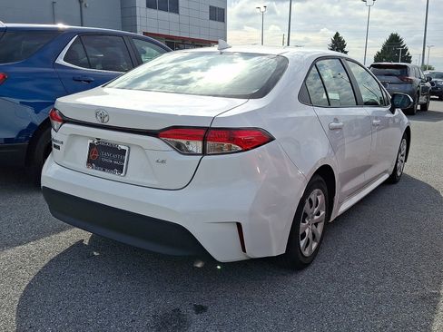 Used 2025 Toyota Corolla LE FWD image 4