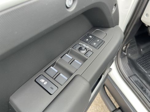 Used 2025 Land Rover Defender 110 S image 20