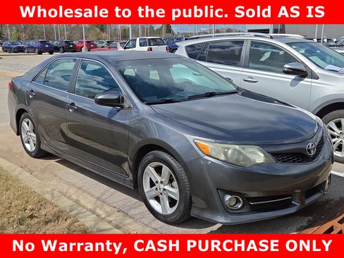 Used 2012 Toyota Camry SE image 2