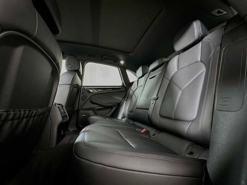 Certified 2025 Porsche Macan image 24