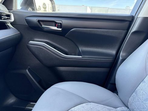 Used 2023 Toyota Highlander Bronze Edition image 32