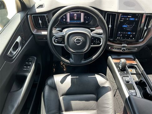 Used 2024 Volvo XC60 B5 Plus image 16