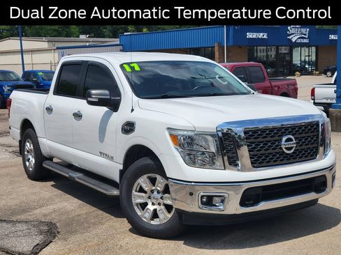 Used 2017 Nissan Titan SV AWD/4WD image 33