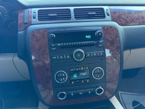 Used 2007 Chevrolet Suburban LT w/ LT Preferred Equipment Group AWD/4WD image 41