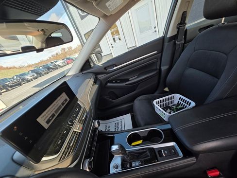 Used 2023 Nissan Altima 2.5 SV w/ SV Premium Package image 15