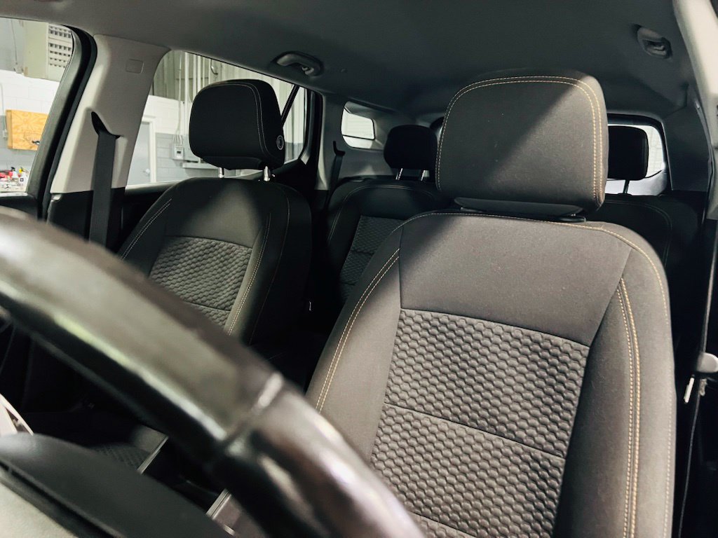 Used 2021 GMC Terrain SLE w/ Driver Convenience Package FWD image 2