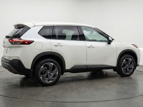 Used 2025 Nissan Rogue SV AWD/4WD image 9