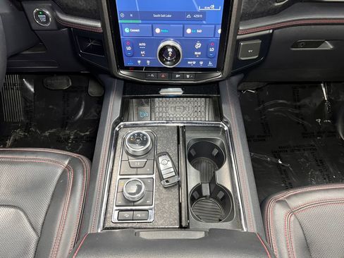 Used 2024 Ford Expedition Max Limited AWD/4WD image 14