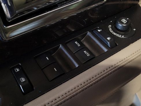 Used 2017 Lincoln Navigator Select image 27