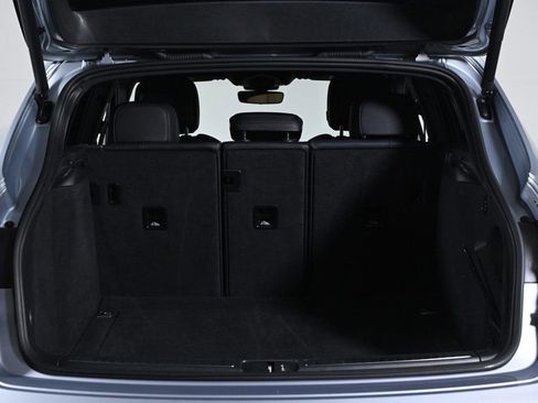 Certified 2024 Porsche Macan image 26