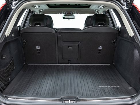 Used 2026 Volvo XC60 B5 Ultra w/ Protection Package Premier image 10