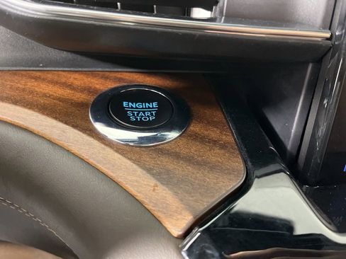 Used 2022 Ford Explorer King Ranch w/ Technology Package image 33