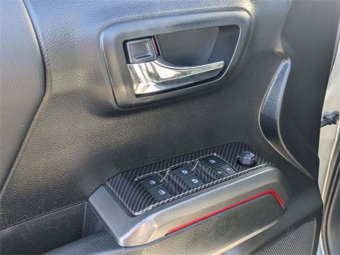 Used 2022 Toyota Tacoma TRD Off-Road image 14