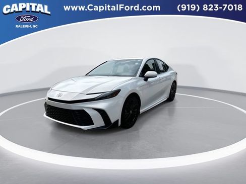 Used 2025 Toyota Camry SE w/ Convenience Package FWD image 4