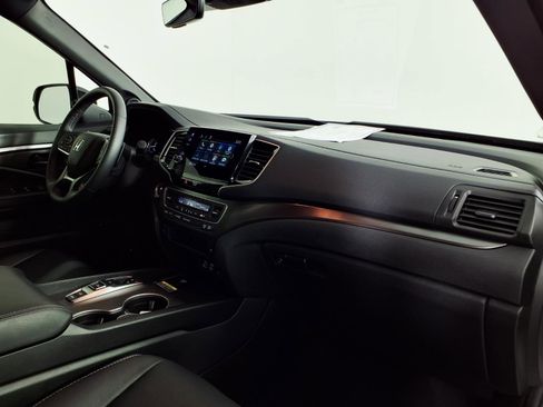 Used 2025 Honda Passport EX-L image 9