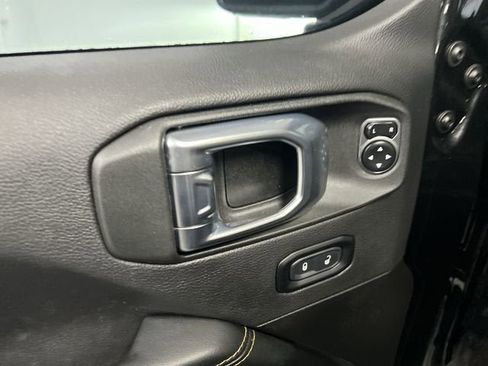 Used 2024 Jeep Wrangler Unlimited Sahara image 22