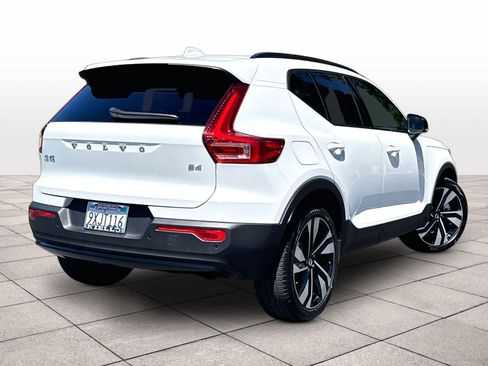 Used 2026 Volvo XC40 B4 Plus w/ Climate Package FWD image 16