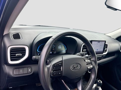 Used 2023 Hyundai Venue Limited FWD image 9