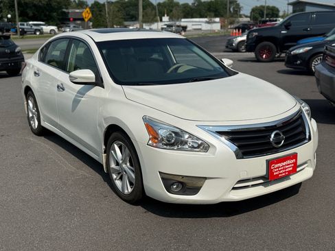 Used 2013 Nissan Altima 2.5 SV w/ 2.5SV Convenience Pkg FWD image 3