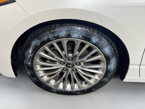 Used 2021 Toyota Avalon Limited w/ Advanced Safety Package FWD image 13